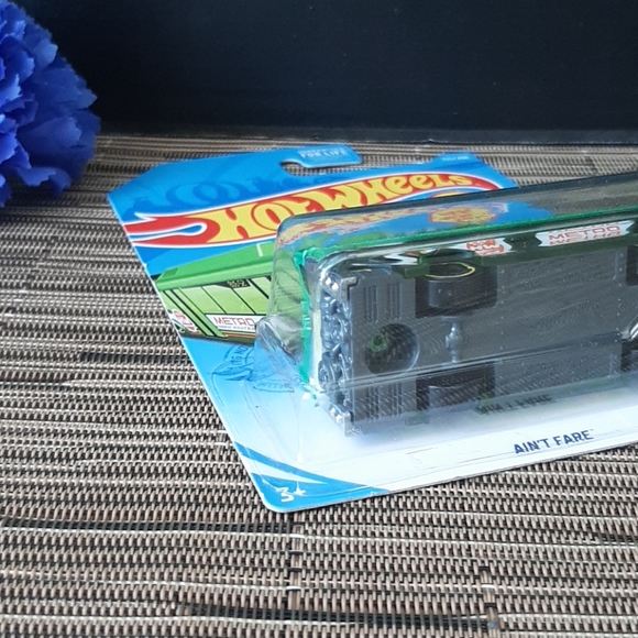 Hot Wheels Ain't Fare 2021 HW Metro Collection Diecast Car Bus - Picture 5 of 10